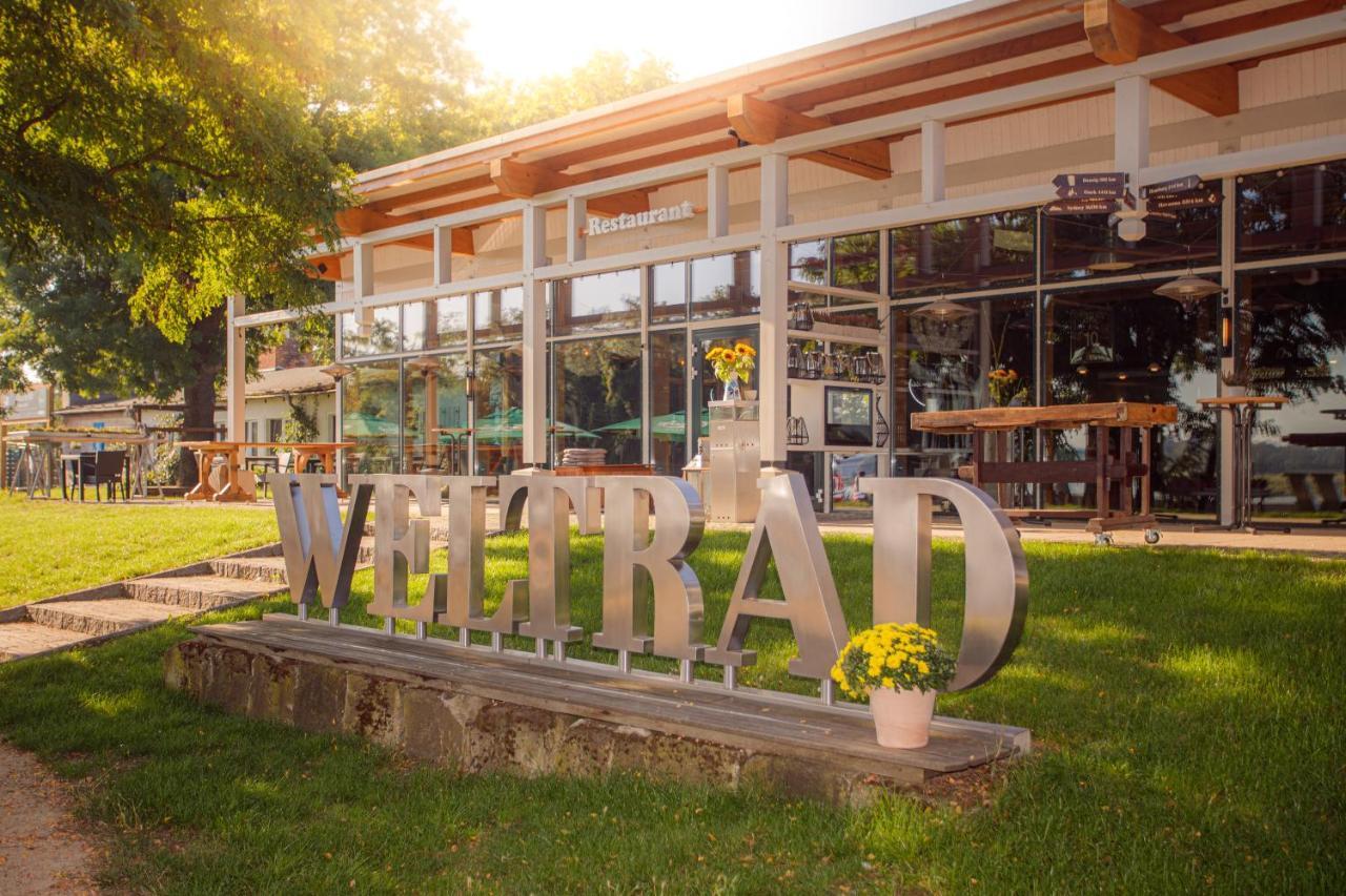 Weltrad Am Fluss Restaurant & Quartier Otel Schönebeck Dış mekan fotoğraf